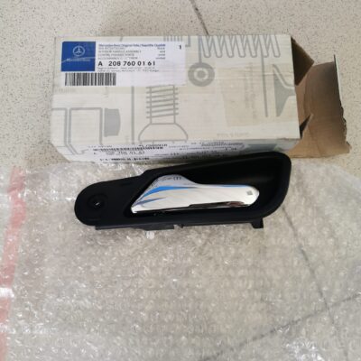 Puxador porta esquerda Mercedes A2087600161