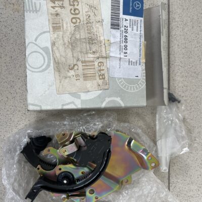 Dobradiça Mercedes A2206800051