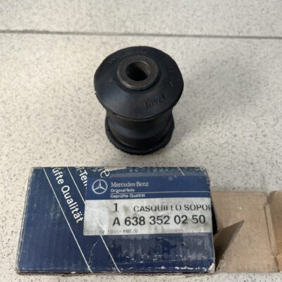 Casquinho  do braço de suspensão traseiro Mercedes A6383520250