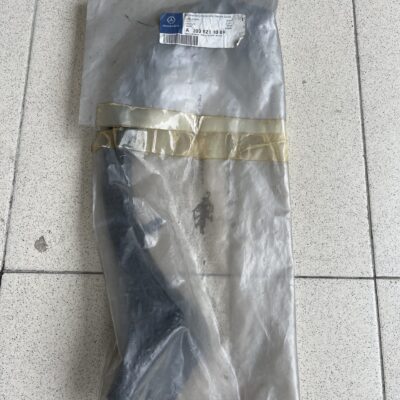 Resguardo da dobradiça da mala Mercedes A2038211089