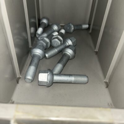 Pernos de roda Mercedes A6384010171