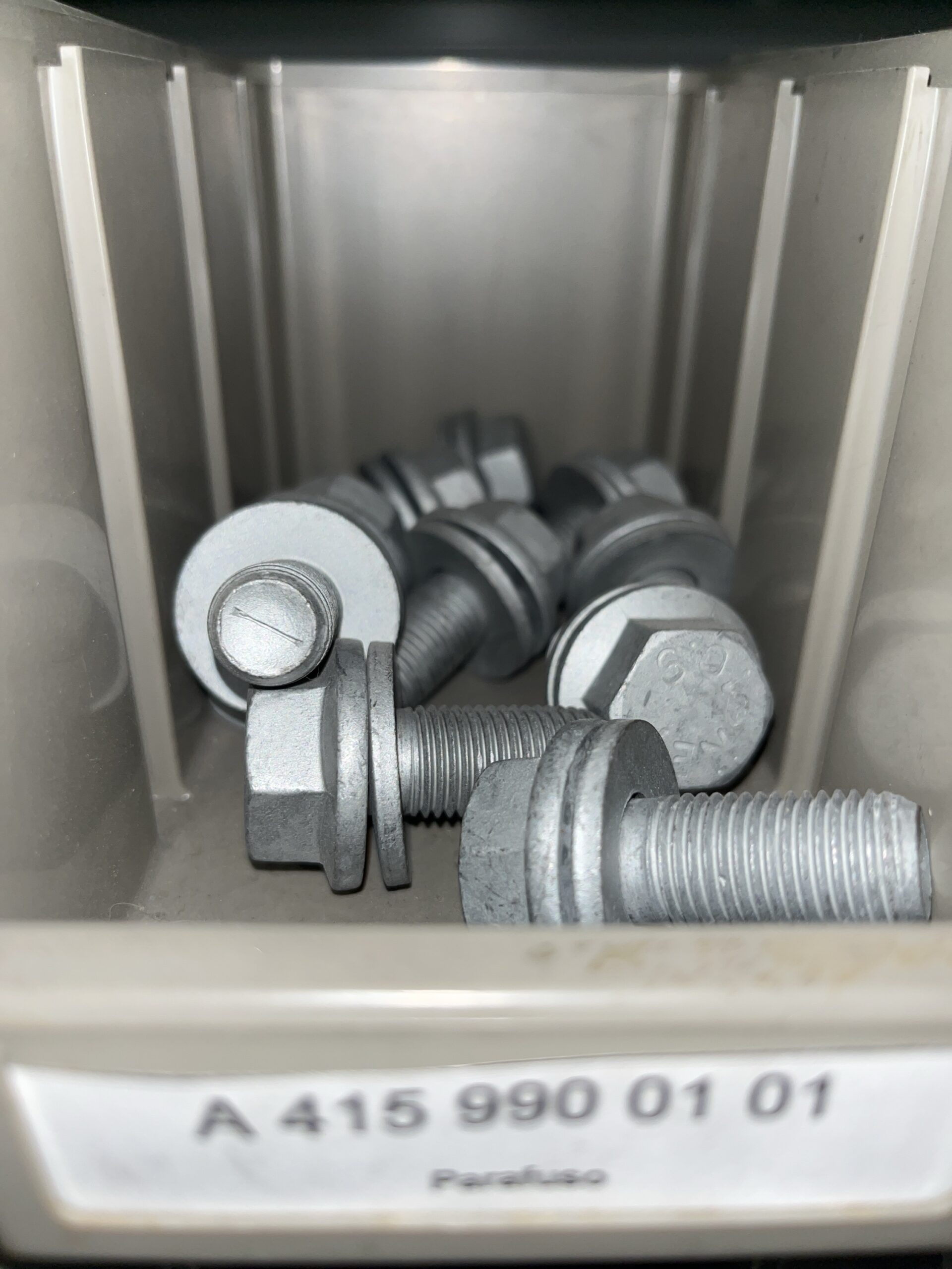 Parafuso Mercedes A4159900101