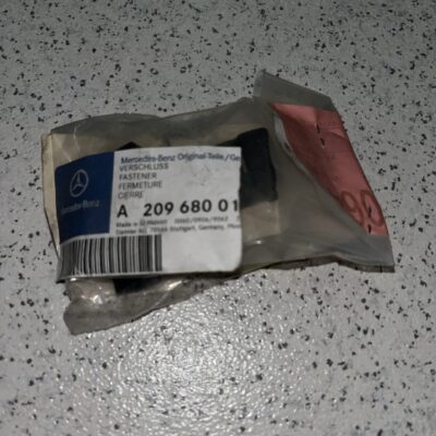 Fecho da tampa do porta luvas Mercedes A2096800184