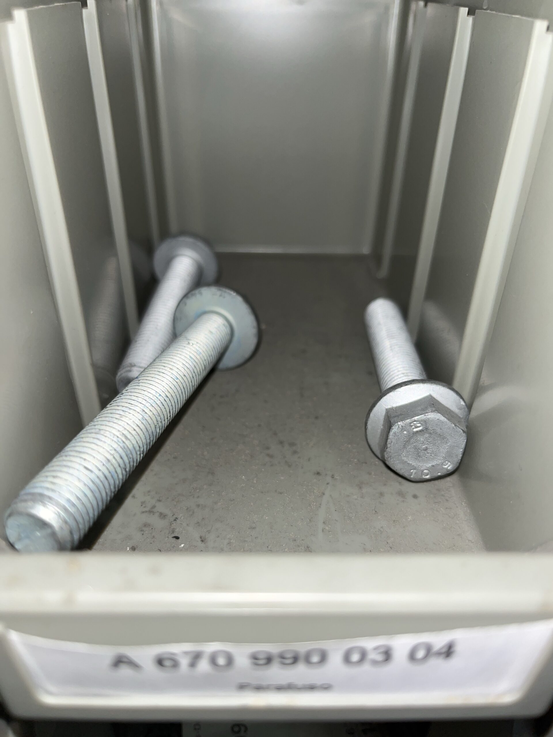 Parafuso Mercedes A6709900304