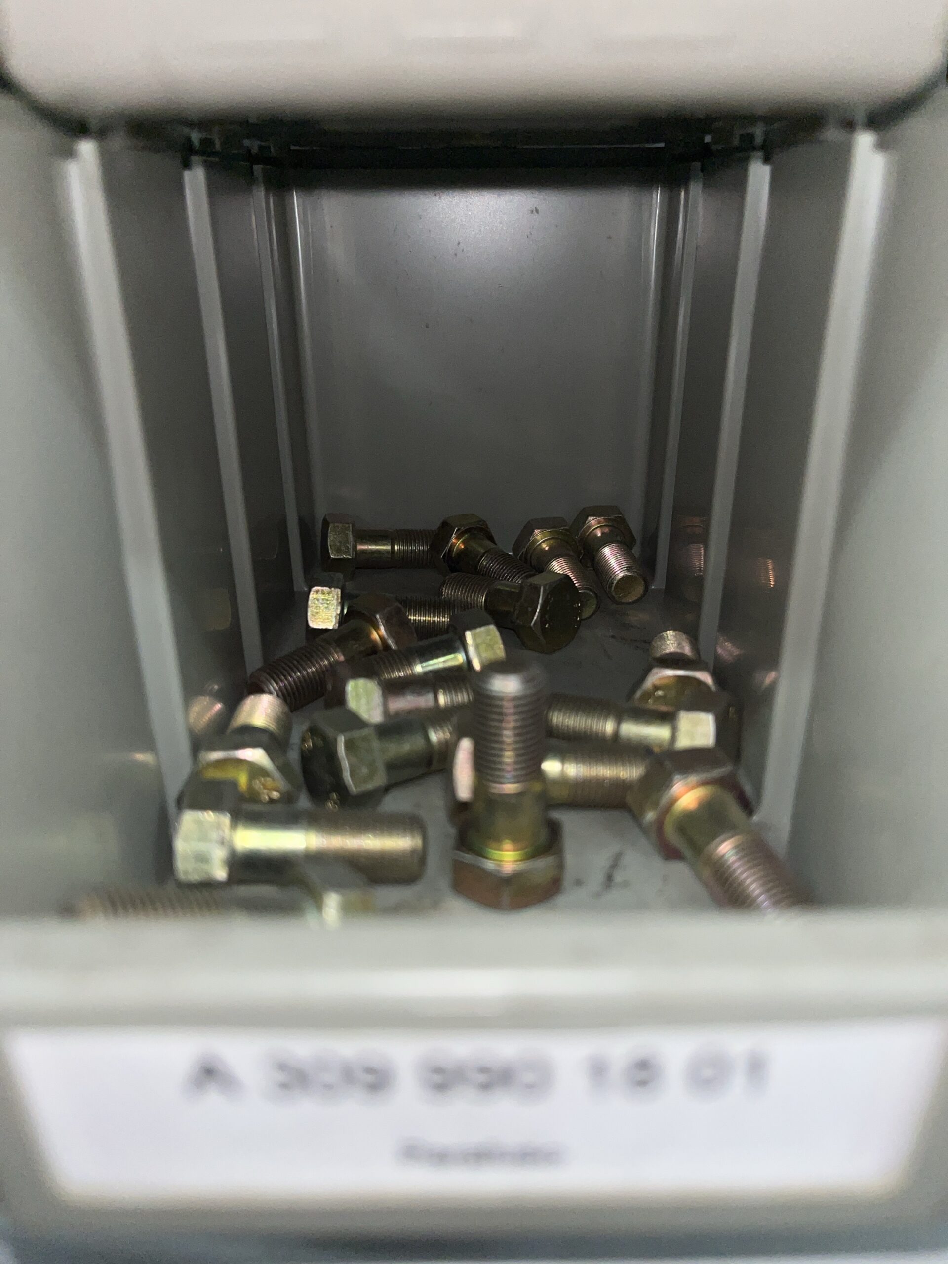 Parafuso Mercedes A3099901801