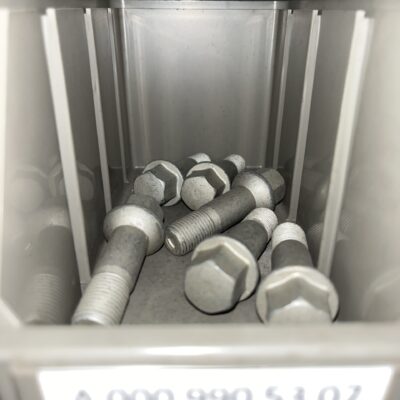 Perno de roda Mercedes A0009905307