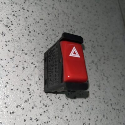 Interruptor dos 4 piscas Mercedes A0008209010