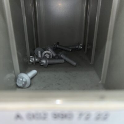 Parafuso motor Mercedes A0029907222