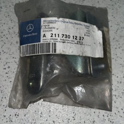 Dobradiça Mercedes A2117301237