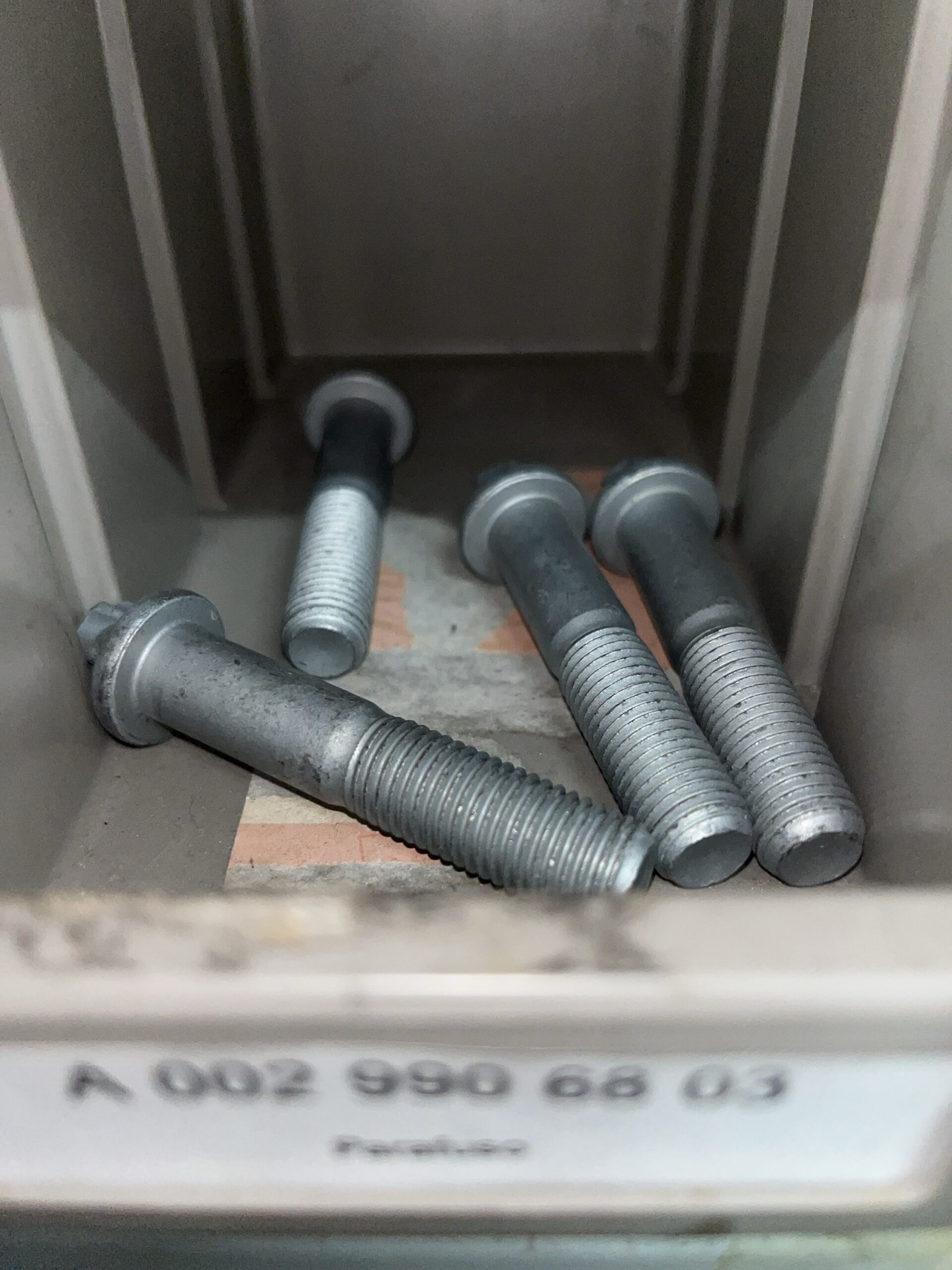 Parafuso Mercedes A0029906803