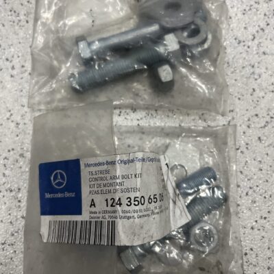 Parafuso jogo Mercedes A1243506506