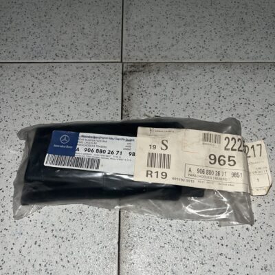 Suporte interno da ponta de pára-choque Mercedes A9068802671  9B51