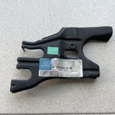 Suporte da frente Mercedes A2036200985