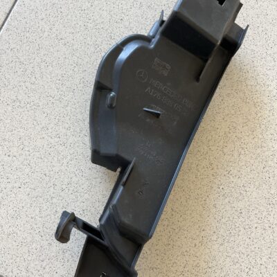 Suporte da grelha frontal Mercedes A1768880538