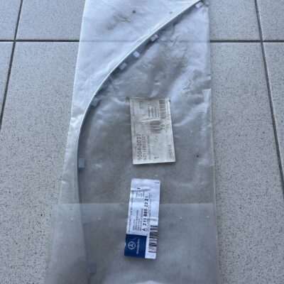 Friso metalizado pára-choque Mercedes 
 A2118852321