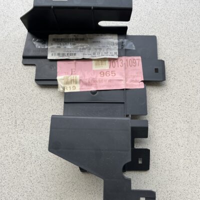 Resguardo lateral do radiador Mercedes A9065050188