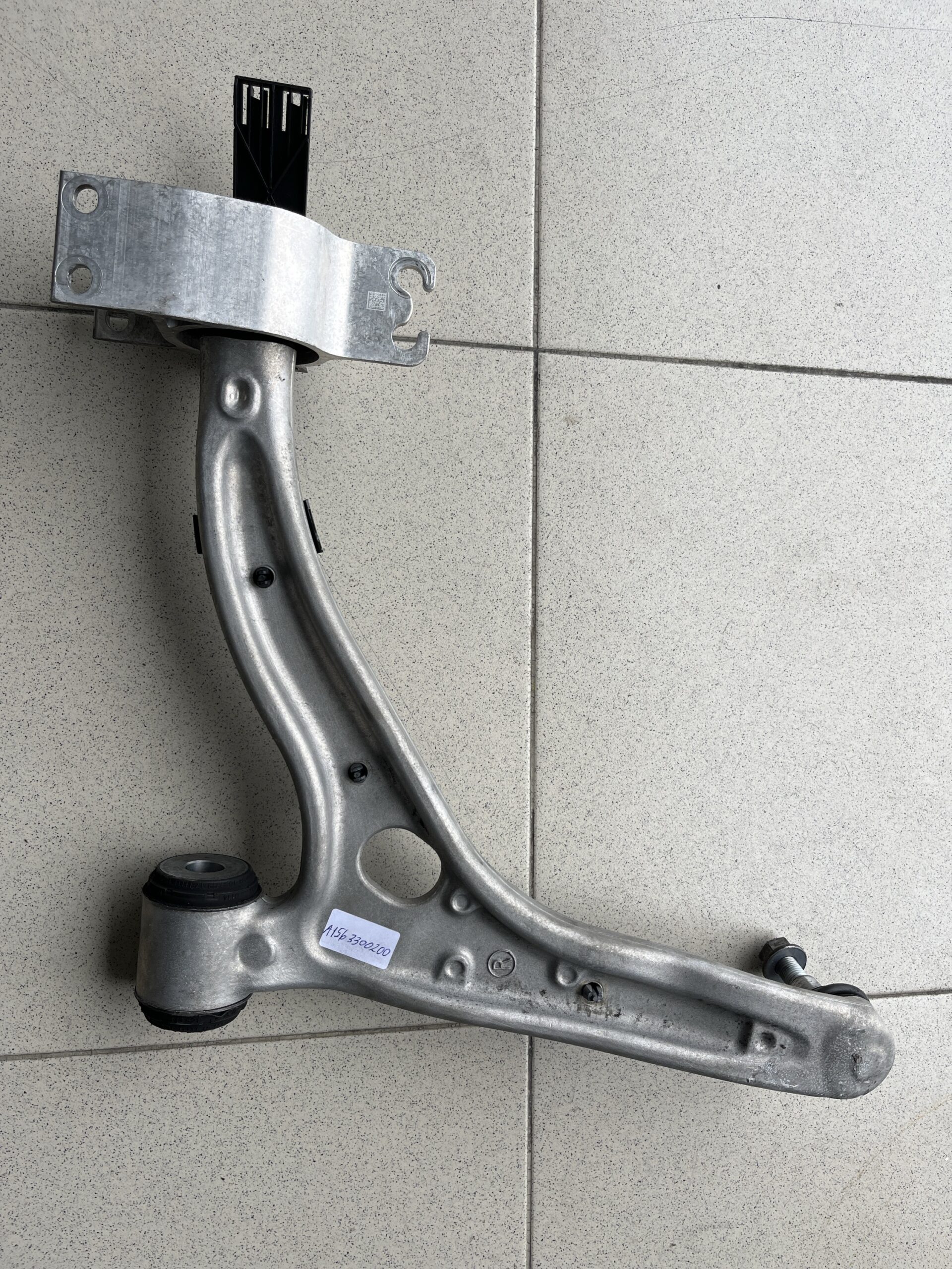 Braço de suspensão Mercedes A156300200