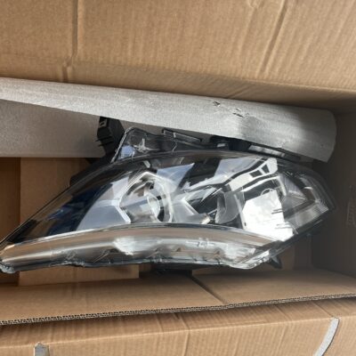 Farol Nissan 26060-4EH1B