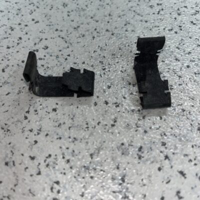 Grampo Mercedes A0089887178