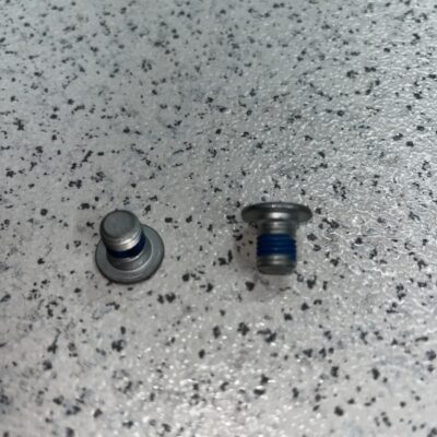 Parafuso de ajuste Mercedes A2204210171