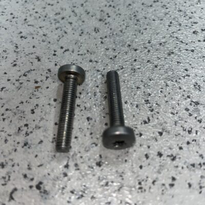 Parafuso cabeça abaolada Mercedes A0049907512