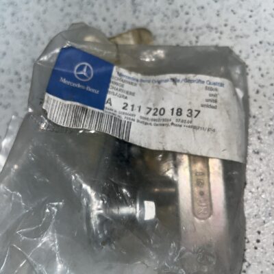 Dobradiça Mercedes A2117201837